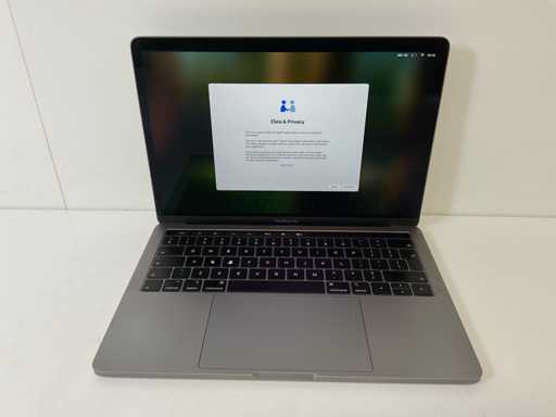 Apple MacBook Pro 13", Core(TM) i5 8ª generazione, 16 GB di RAM, 256 GB NVMe Laptop