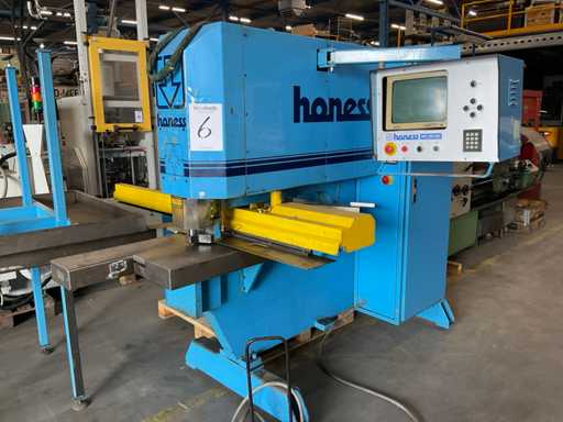 1990 Honess HPC 250 CNC Ponsmachine