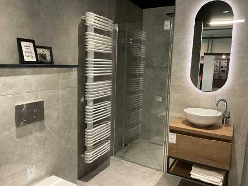 Niche door with fixed panel