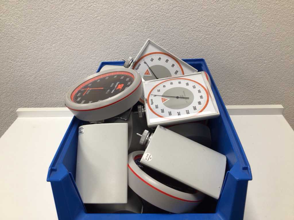 Heine / Speidel & Keller Different blood pressure clocks