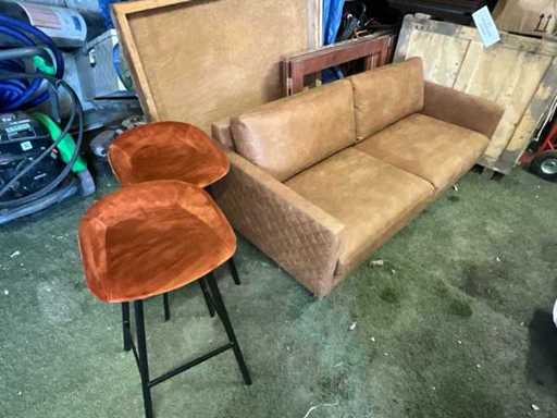 Canapea și 2x scaune de bar