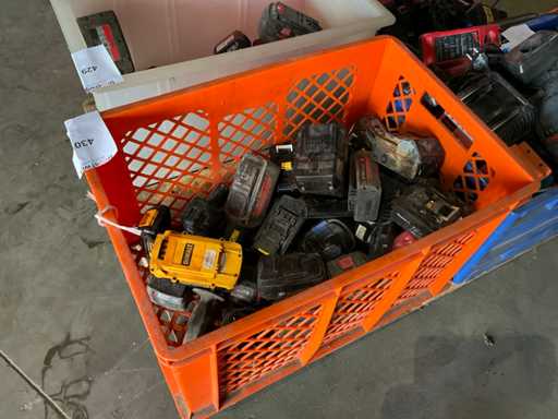 Batch of various batteries