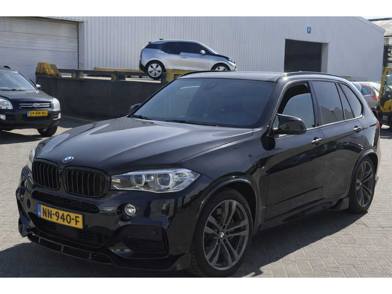 BMW X5 M50d z automatyczną skrzynią biegów; NN-940-F
