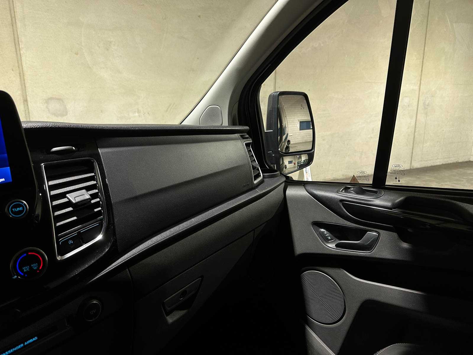Ford Transit Custom 300 2.0 TDCI Dubbele Cabine Limited L2H1 168pk 2020 (Origineel-NL), VHD-70-G