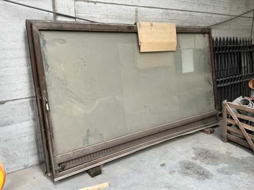 2 Windows with ventilation grille 185 x 318