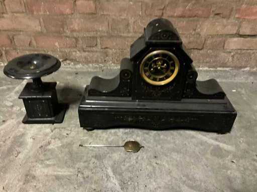 Classic mantel clock with clock + 2x candlestick