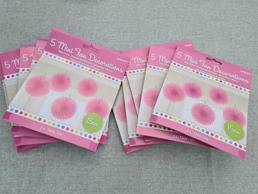 Decoratie roze papieren waaiers