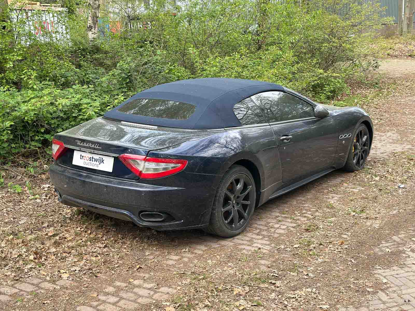 Maserati GranCabrio 4.7 V8 MC line 440pk 2012