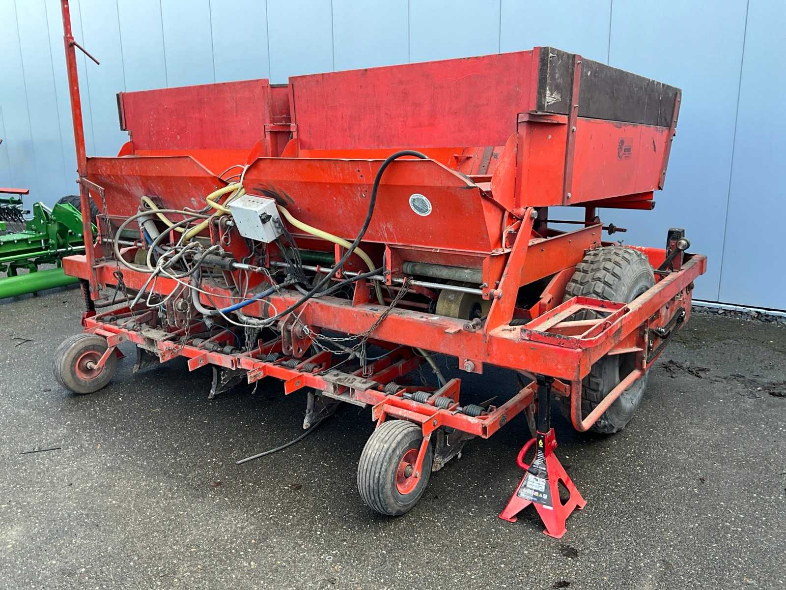 Structural 4 row planter