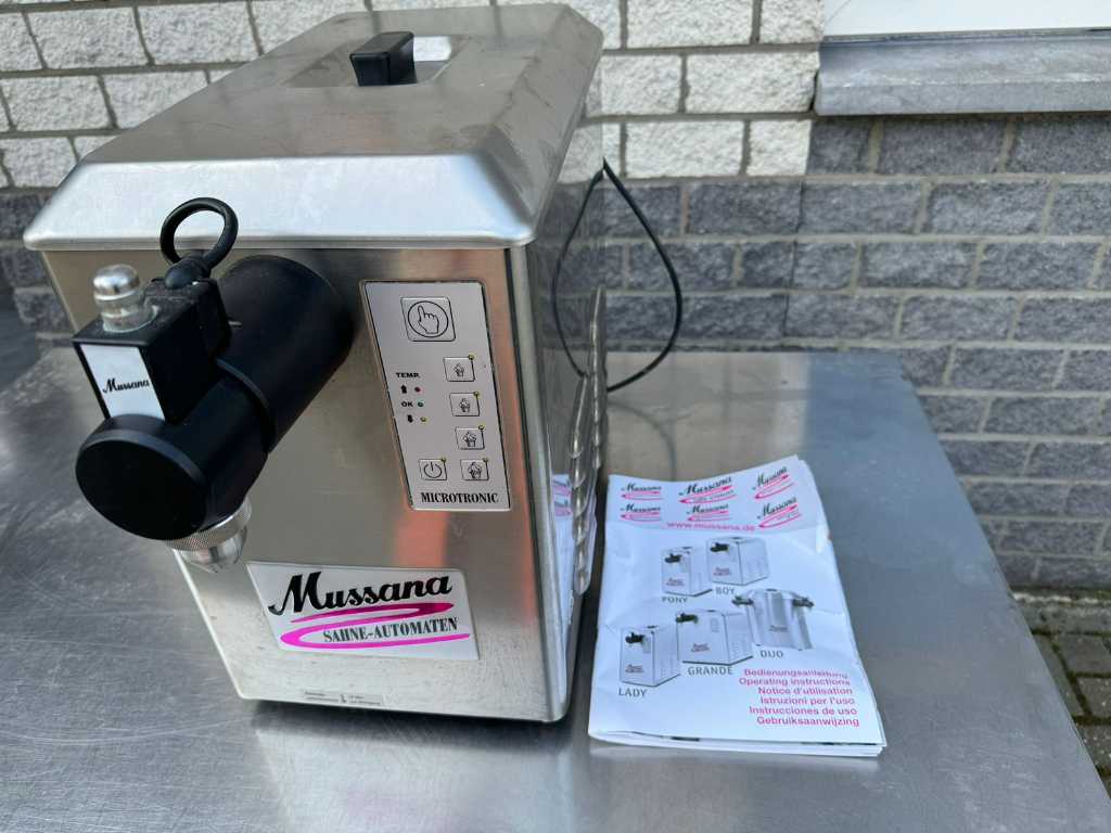 Mussana - Garçon - Machine à crème fouettée