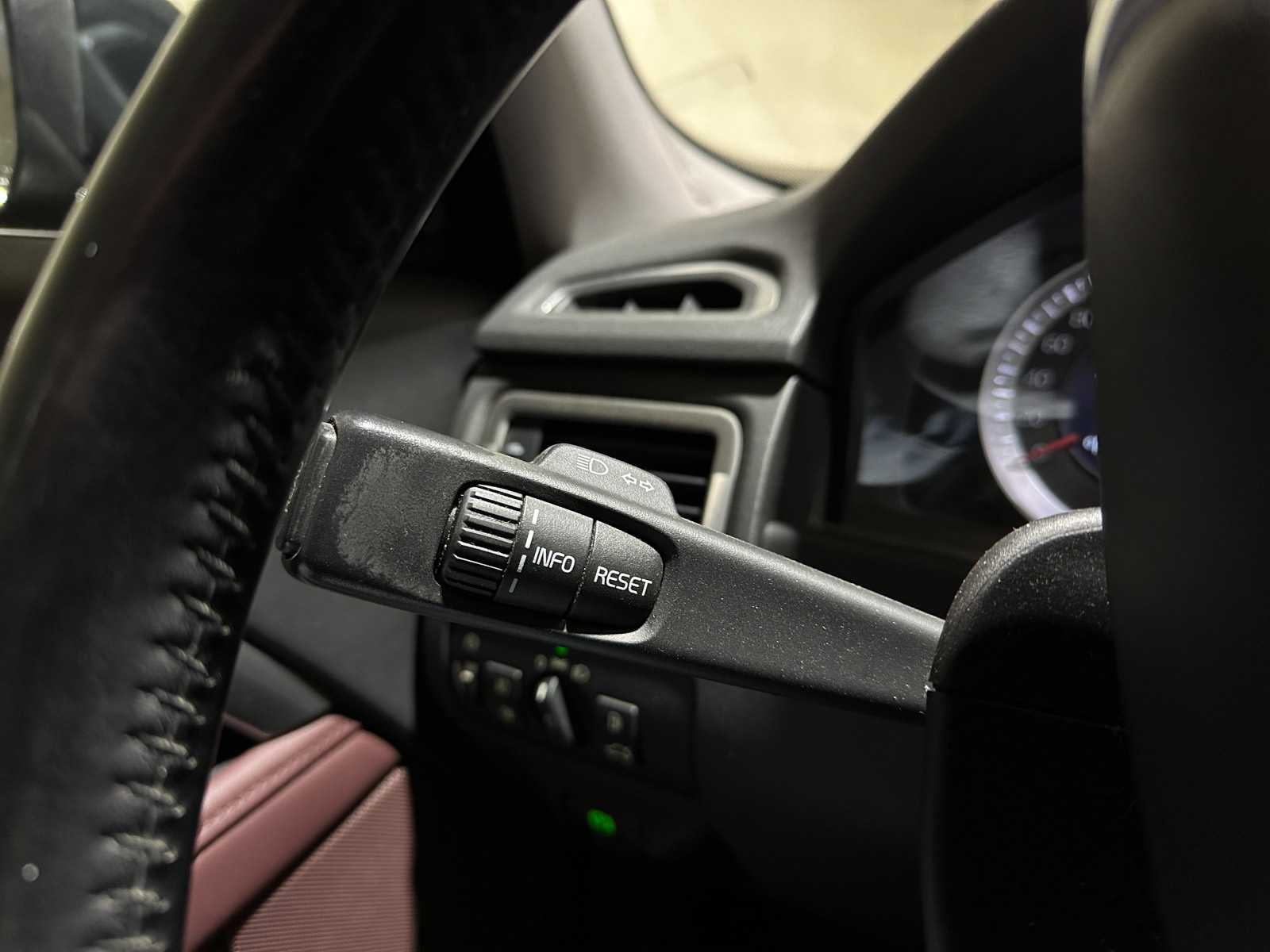 Volvo V70 1.6 T4 Limited Edition 179pk 2011 (Origineel-NL), 63-RSF-2