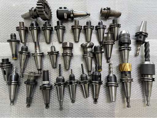  32 SK40 Tool Holders 