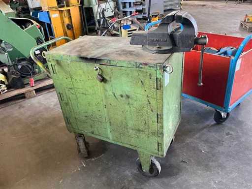 Carrello da officina con morsa