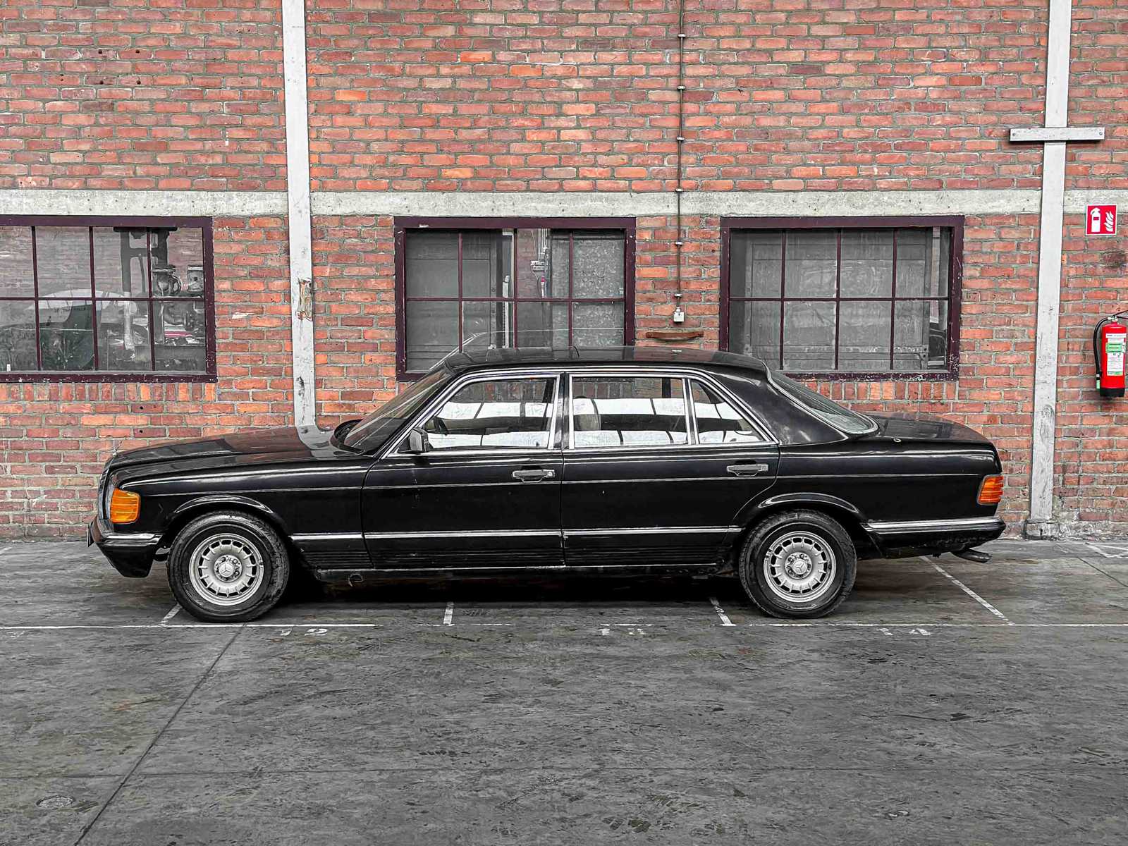Mercedes-Benz 280 SEL 