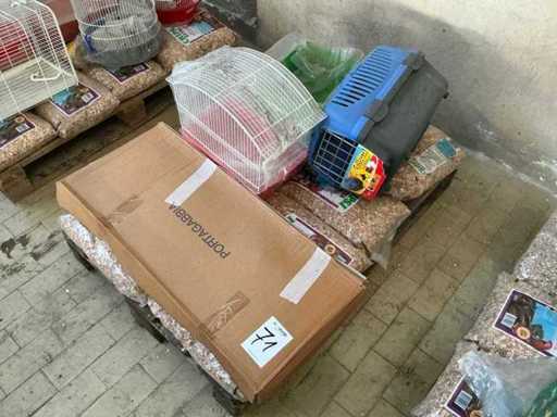 Stock of various accessories for animals NEVER USED