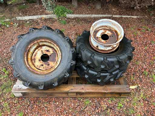 Rockwell banden met velgen