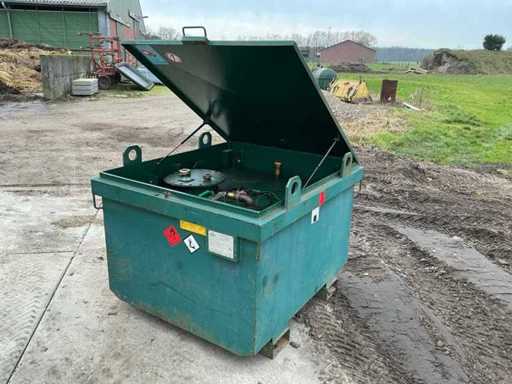 Rezervor orizontal de stocare pentru motorină cu pistol de pulverizare