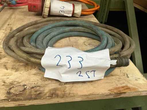 Various hoses (2x)