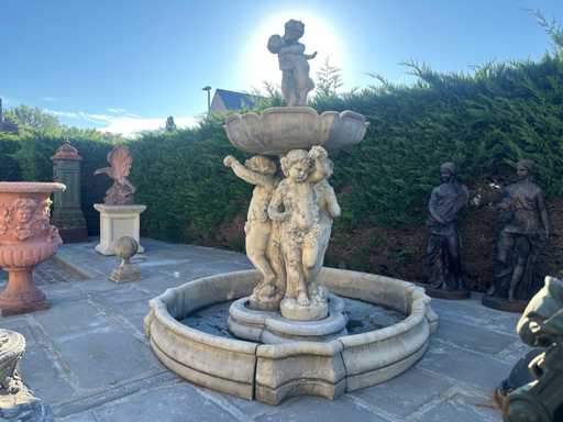 Fântân? 3,25 metri în?l?ime