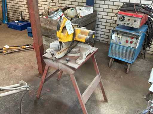 Fierăstrău circular DeWalt DW701 pentru tăiere transversală