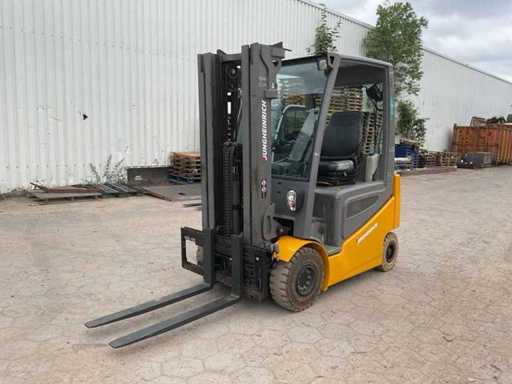 2017 Jungheinrich EFG425K Carrello elevatore