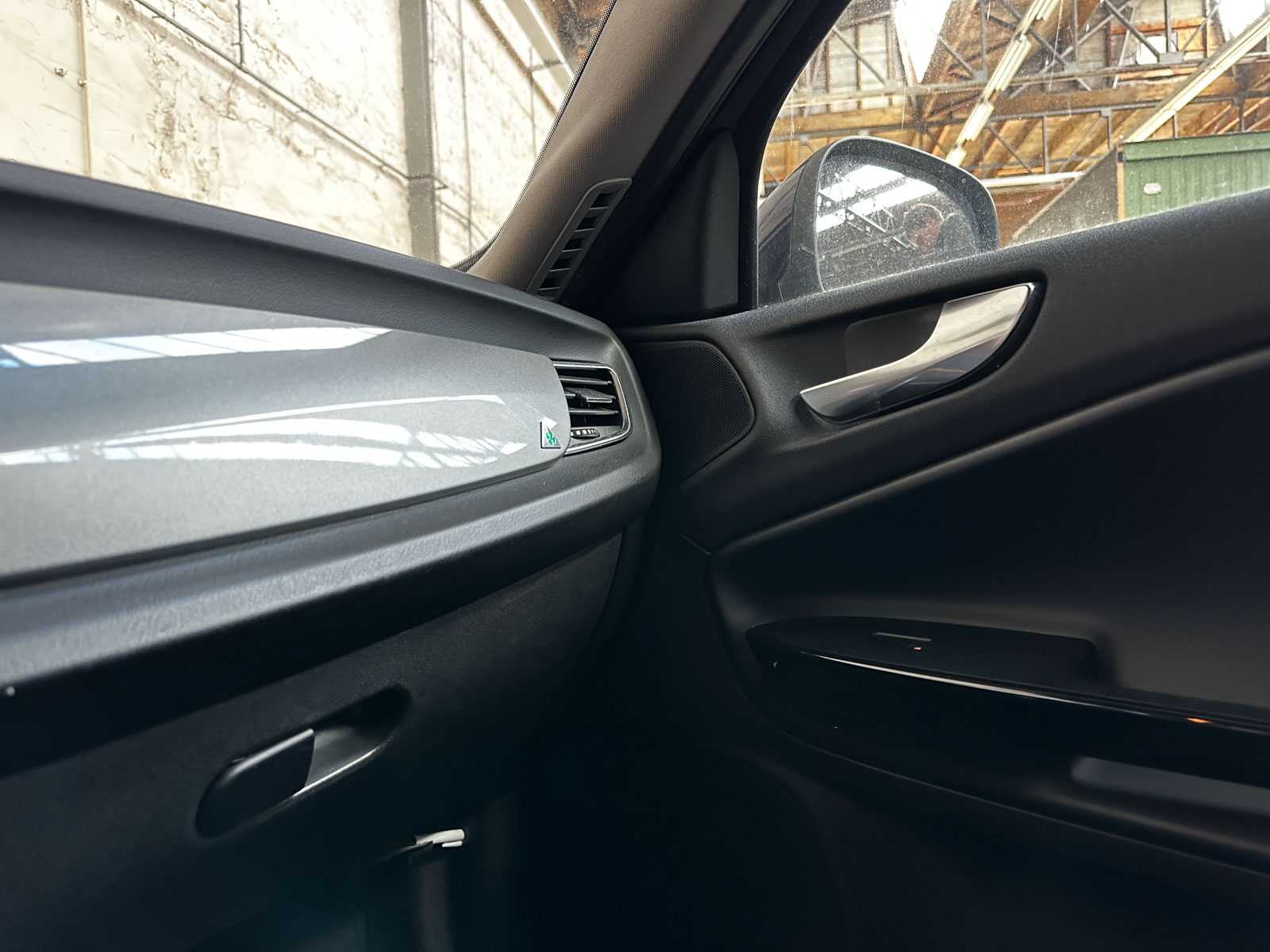 Alfa Romeo Giulietta 1.4 T Distinctive 170pk 2012 (Origineel-NL), 00-XKP-5