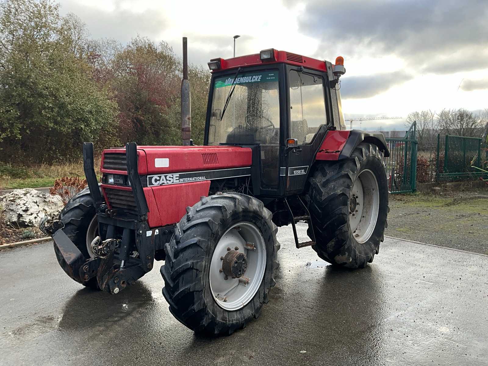 International-Case 1056XL All-wheel drive agricultural tractor