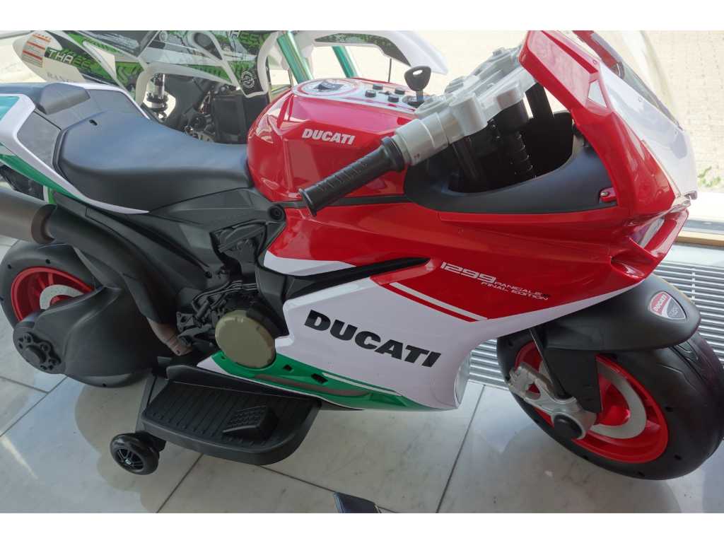Ducati 2138A czerwony