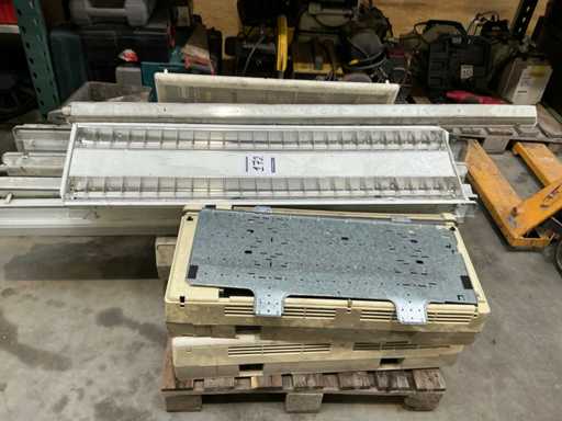 Batch of various light fixtures