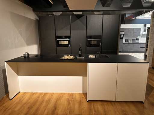 Nobilia Structura Eiken nero met wit eiland keuken 