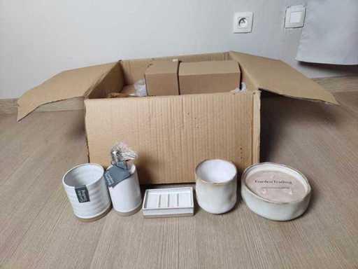 Garden Trading - Flower pots, toothbrush holders, soap dishes, soap dispensers, candles (30 pieces)