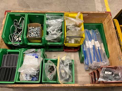 Beaucoup de pièces détachées mécaniques