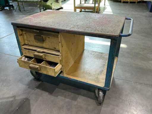 Wózek półkowy z zawartością