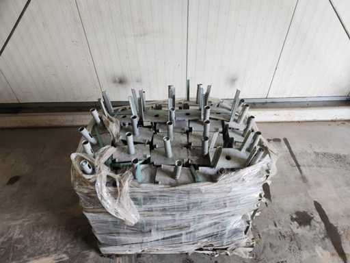 Four-way heads – 164 pieces on pallet – galvanised steel headpieces for Doka / Peri floor props – used