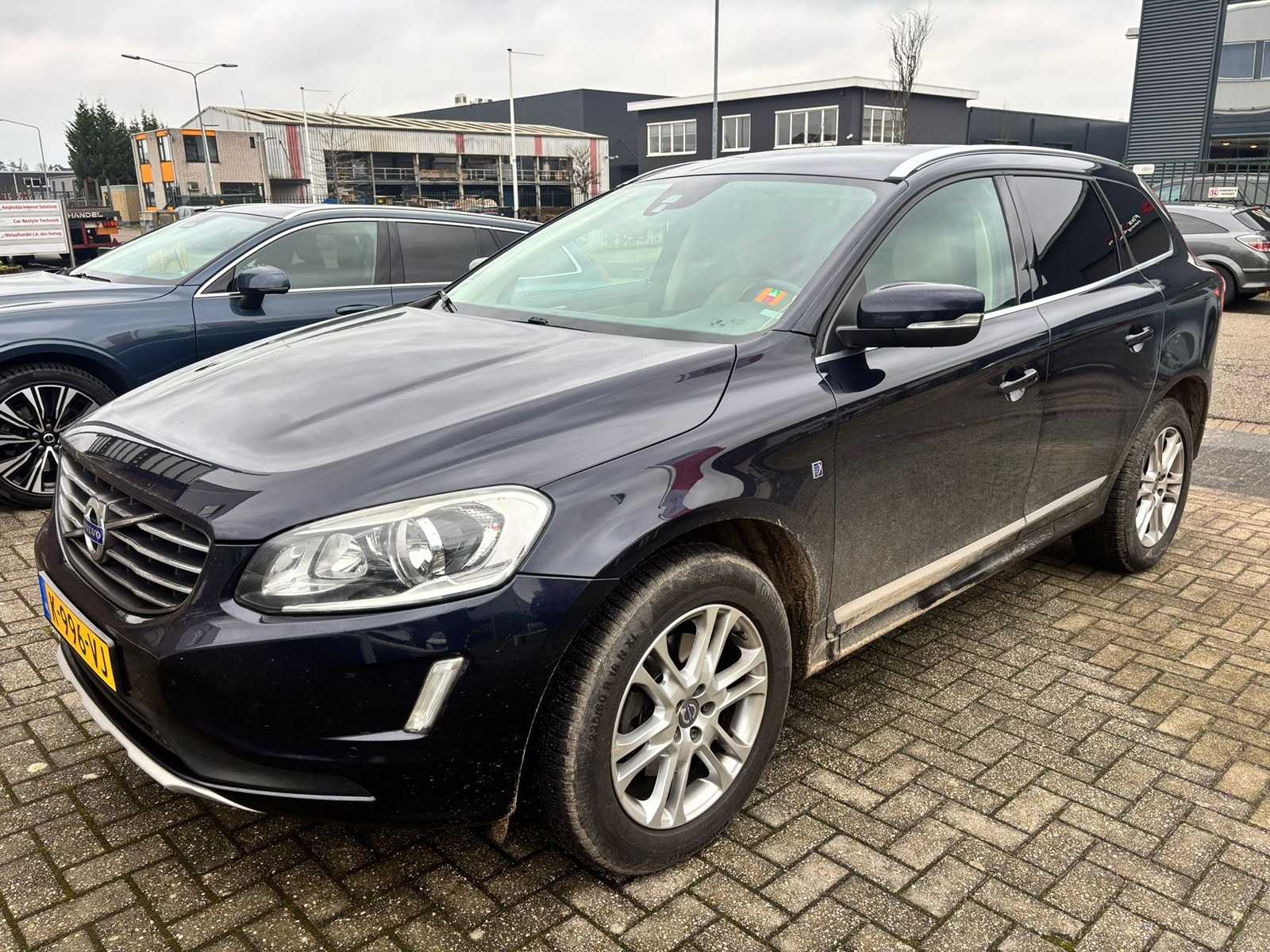 Volvo XC60 2.0 D4 FWD Ocean Race 2016 | K-996-VJ i