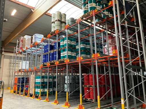 Pallet racks and robots