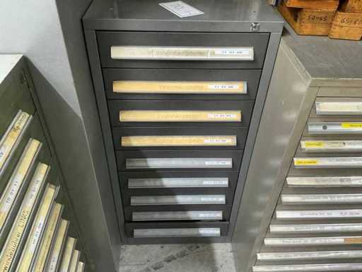 Measuring equipment and test equipment cabinet
