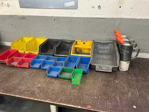 Batch of various storage bins (22x)