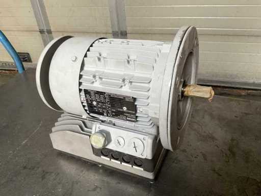Lenze E84DGDVB15242PS Motor electric (10x)