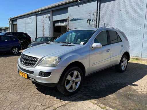 Mercedes-Benz M-Class 350 Wagon osobowy z 2006 roku