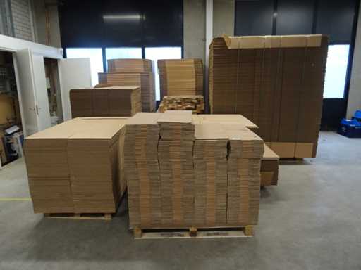 Partij karton verpakkingsmateriaal