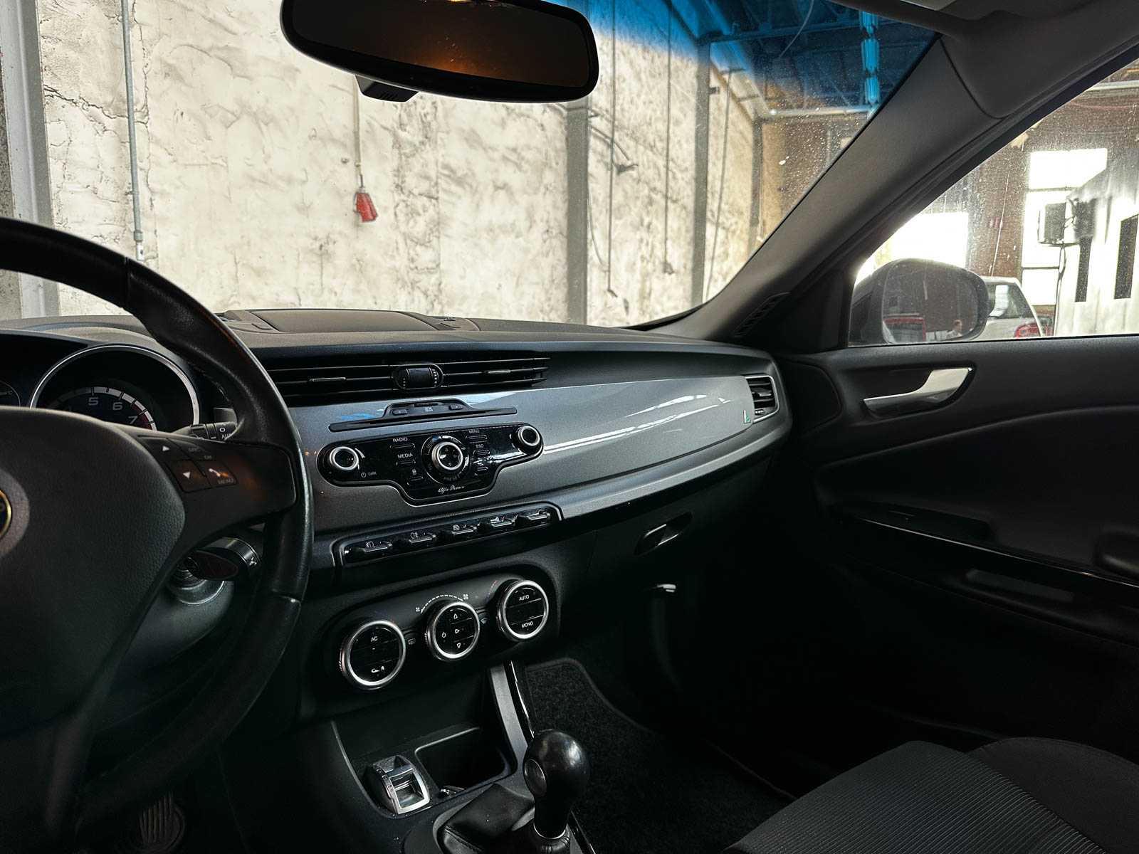 Alfa Romeo Giulietta 1.4 T Distinctive 170pk 2012 (Origineel-NL), 00-XKP-5