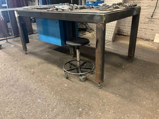 Welding table