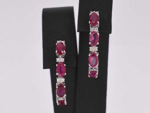 Boucles d’oreilles en or blanc avec diamants et rubis