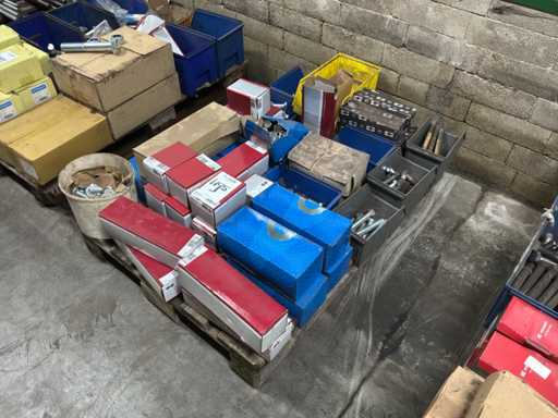 Charge von Befestigungselementen (C)