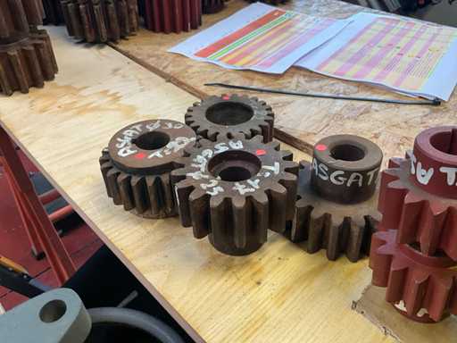 Various sizes of pinions