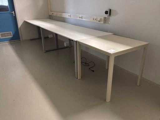 Schreibtische und Aktenschränke