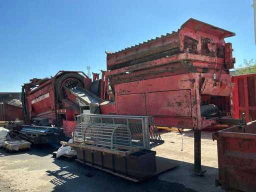 2001 Finlay 798 Mobile drum screening installation