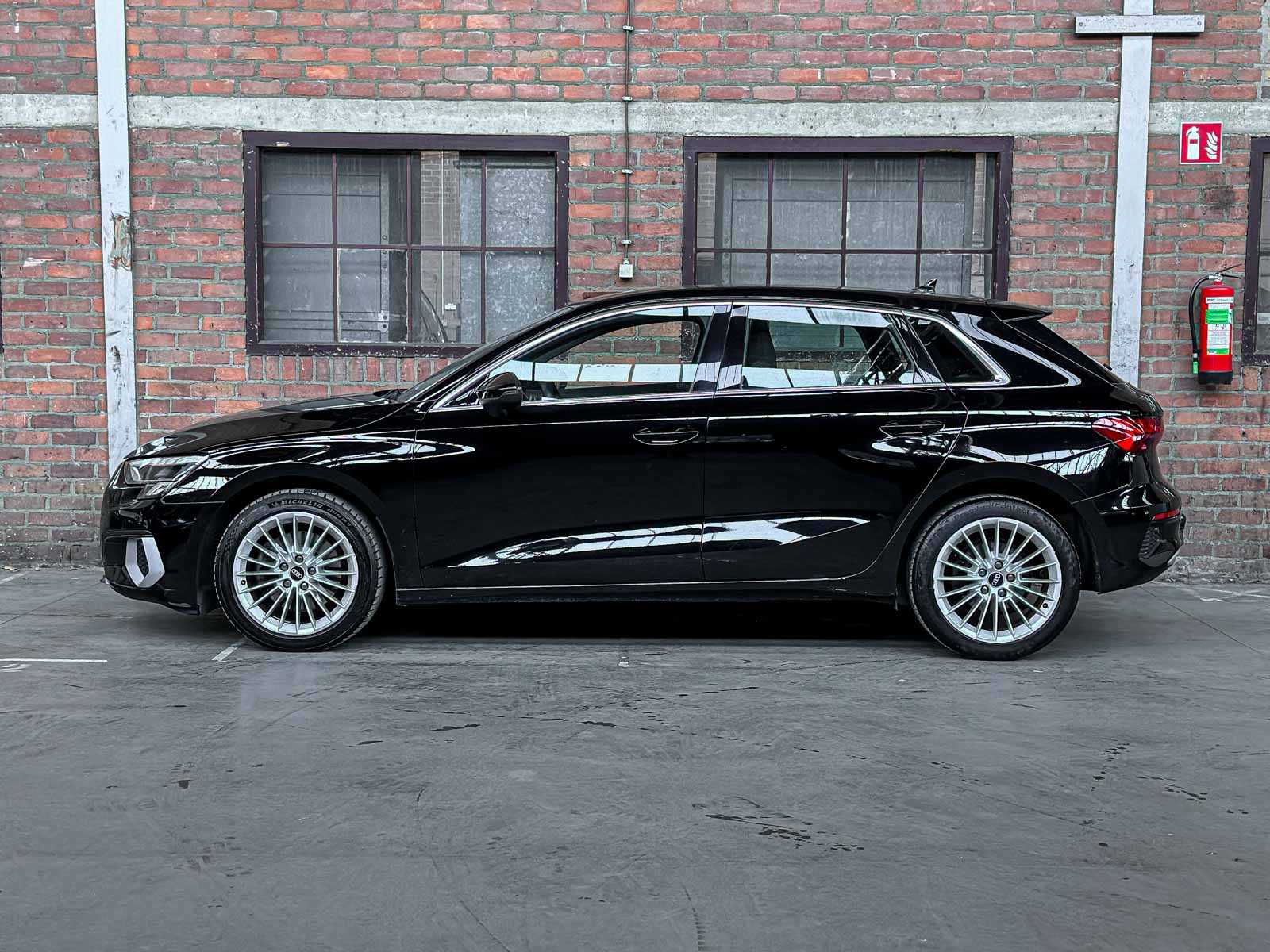 Audi A3 Sportback 35 TFSI Business Edition S Tronic 150pk 2021 (Origineel-NL + 1e Eigenaar), L-816-PG