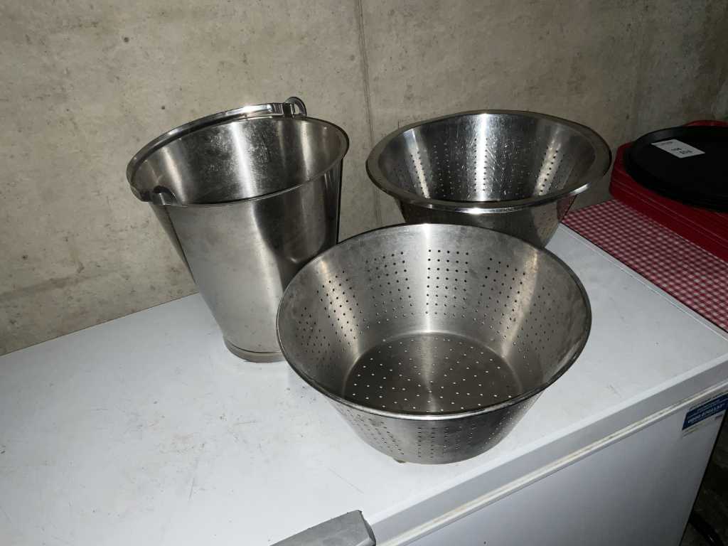 Stainless steel kitchen utensils (3x)